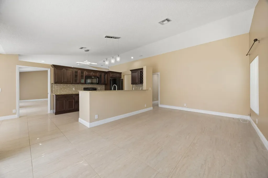 4720 NW 7th Street Deerfield Beach FL 33442