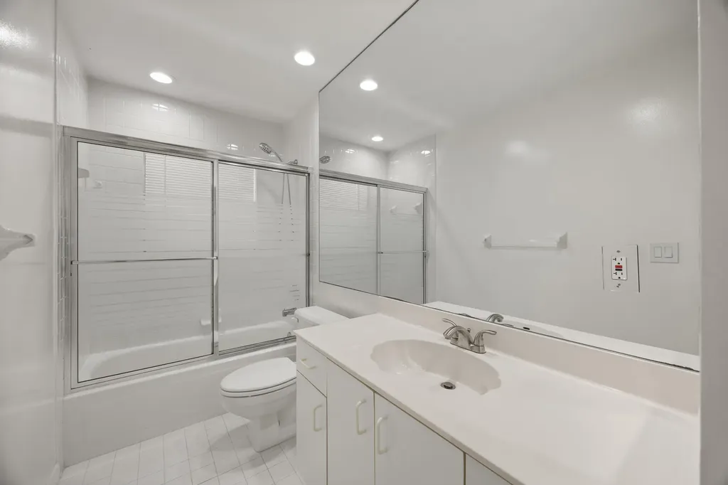 4720 NW 7th Street Deerfield Beach FL 33442