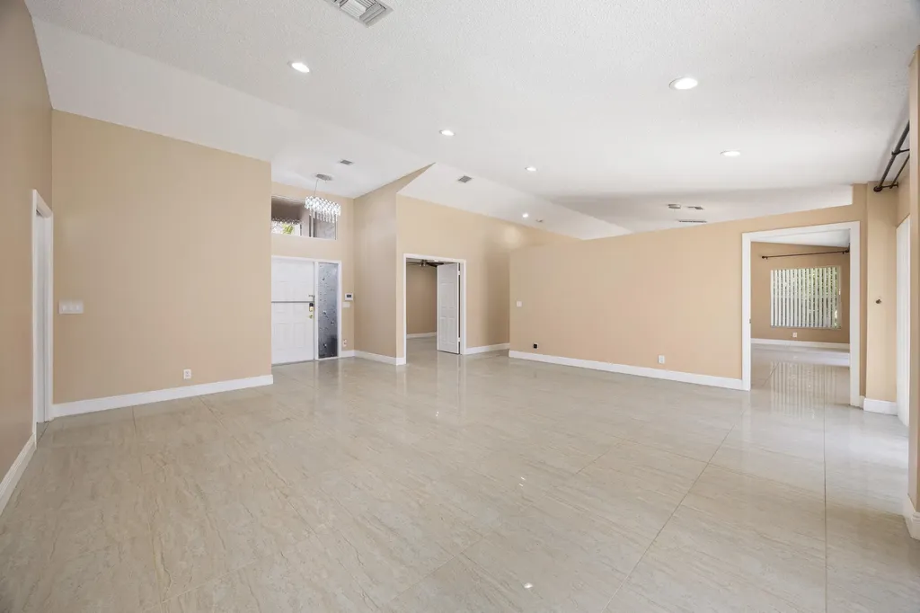 4720 NW 7th Street Deerfield Beach FL 33442