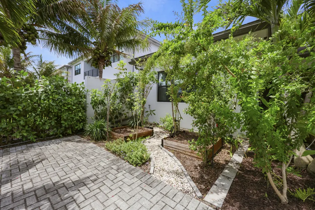 17044 Watersprite Lakes Road Boca Raton FL 33496
