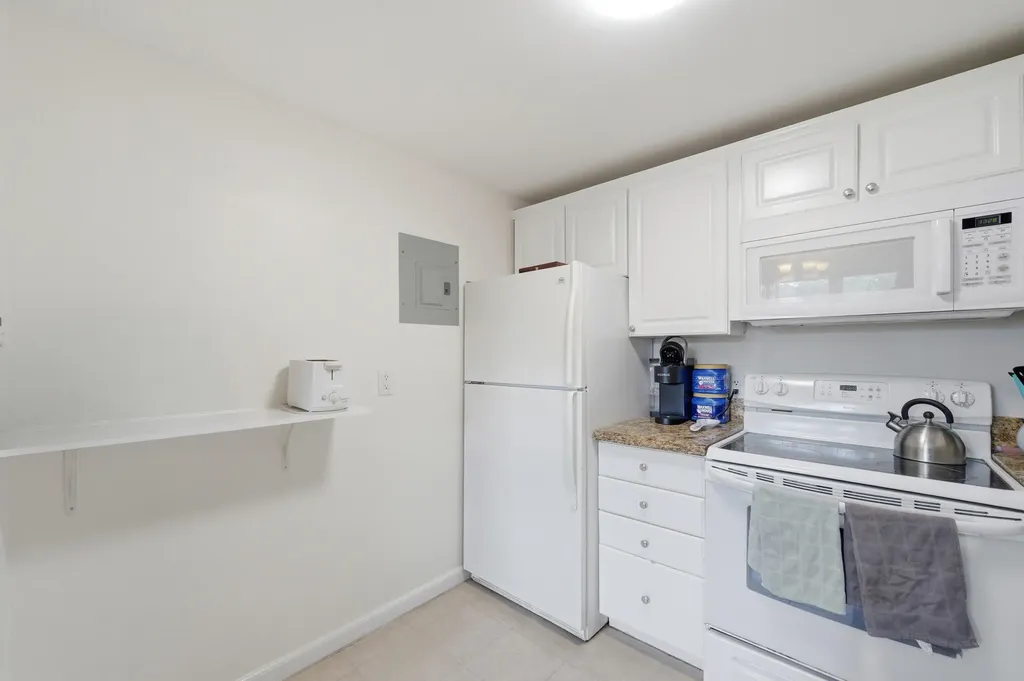 387 Flanders I Delray Beach FL 33484