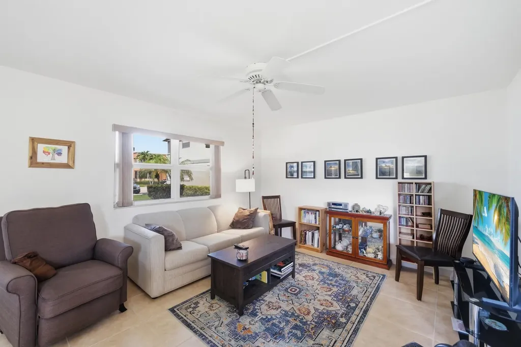 387 Flanders I Delray Beach FL 33484