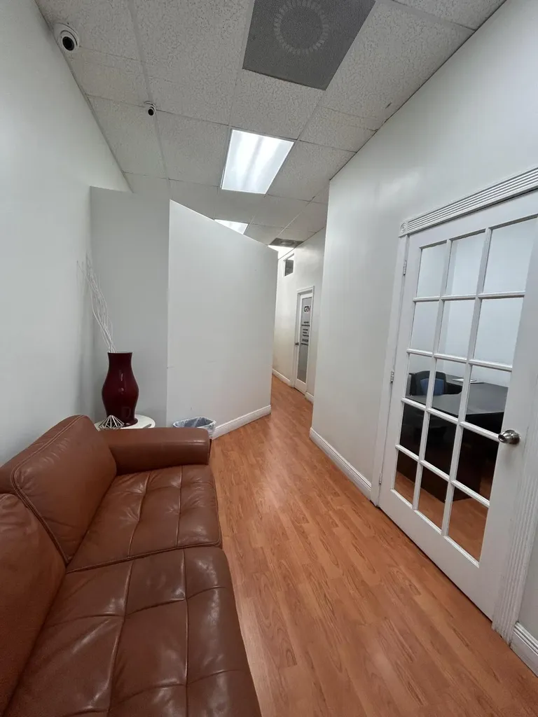 19300 W Dixie Highway Miami FL 33180