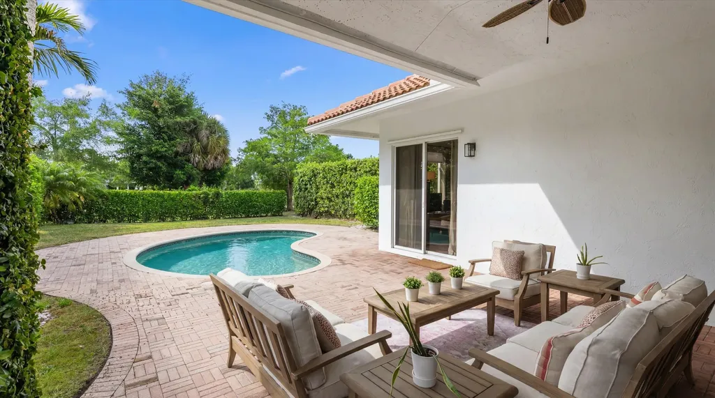 2920 Twin Oaks Way Wellington FL 33414