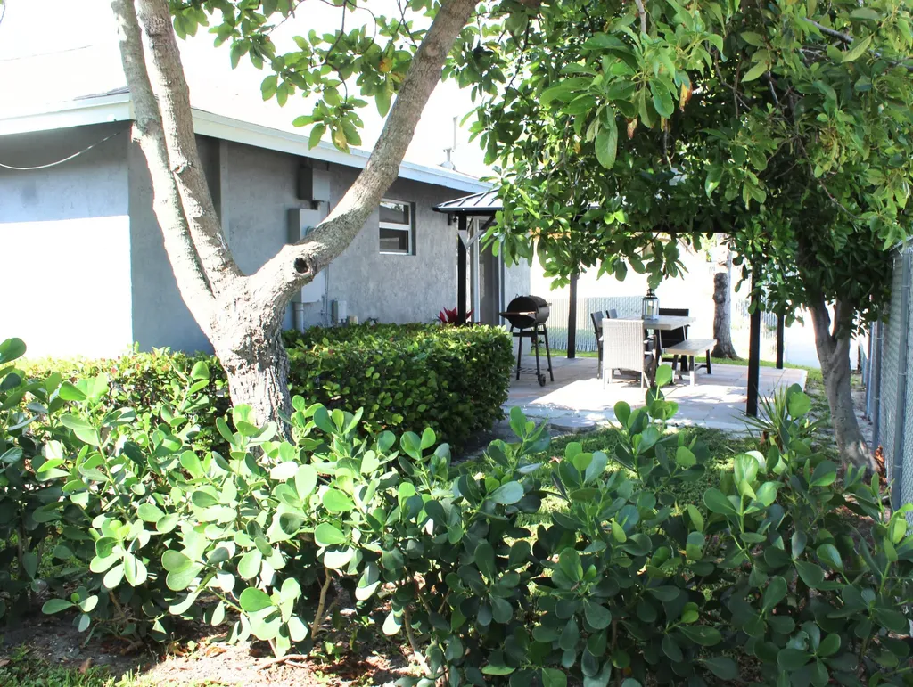 520 N Southridge Road N Delray Beach FL 33444