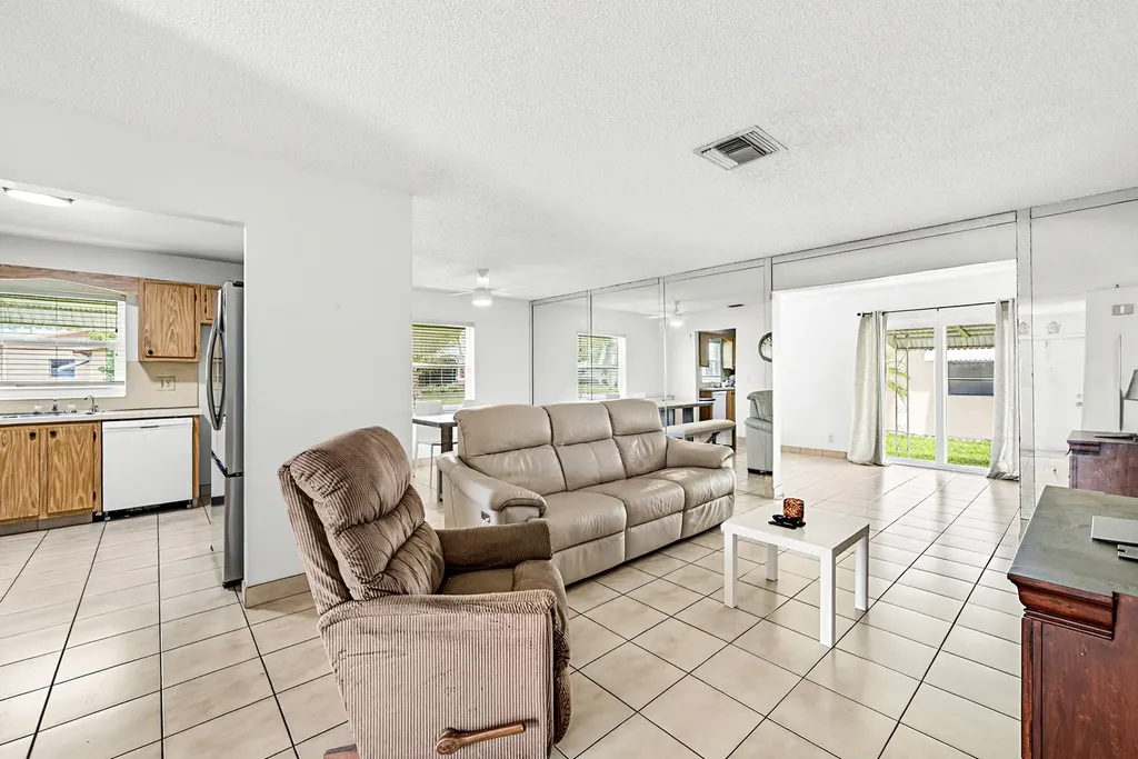 6061 Stanley Lane Delray Beach FL 33484