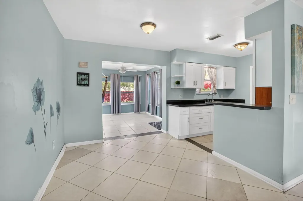 144 NW 9th Avenue Delray Beach FL 33444