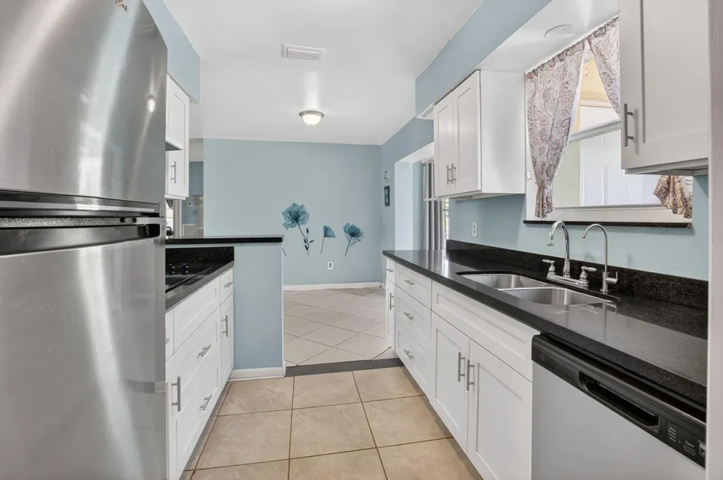 144 NW 9th Avenue Delray Beach FL 33444