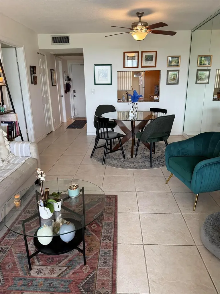 9230 Lagoon Place N Davie FL 33324