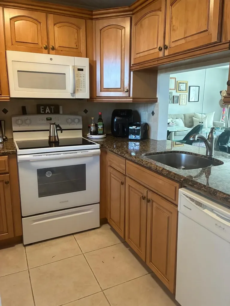 9230 Lagoon Place N Davie FL 33324