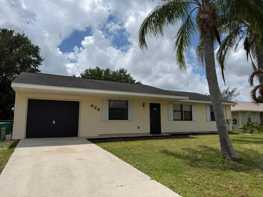 626 SW Lakehurst Drive Port St Lucie FL 34983