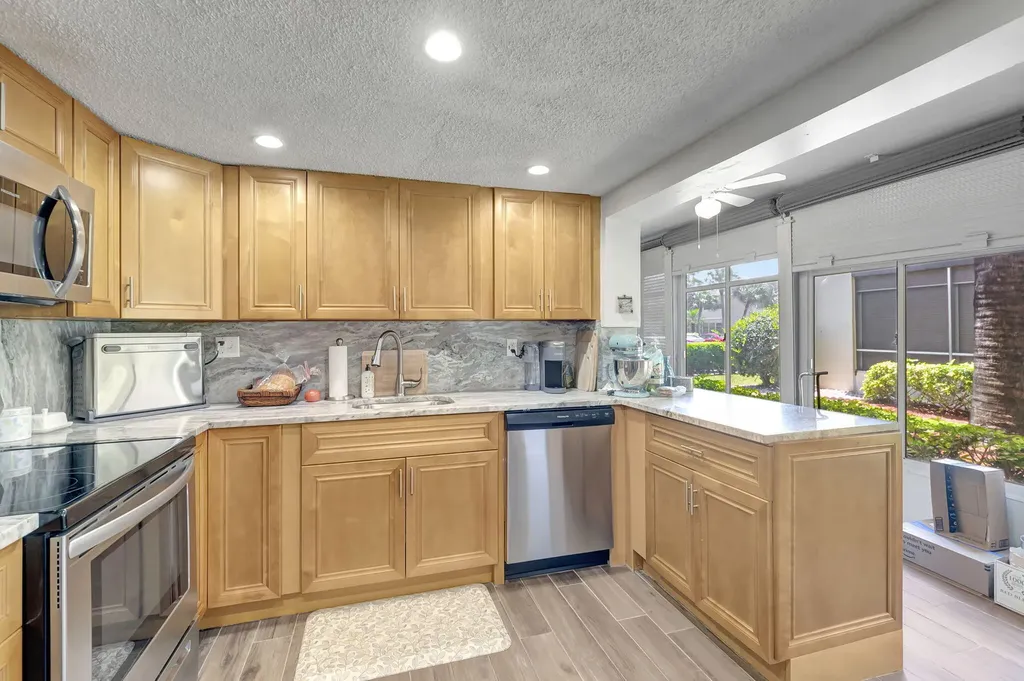 66 Capri B Delray Beach FL 33484