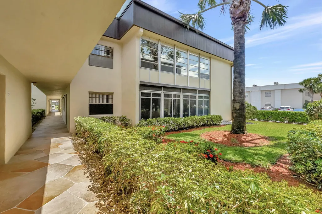 66 Capri B Delray Beach FL 33484