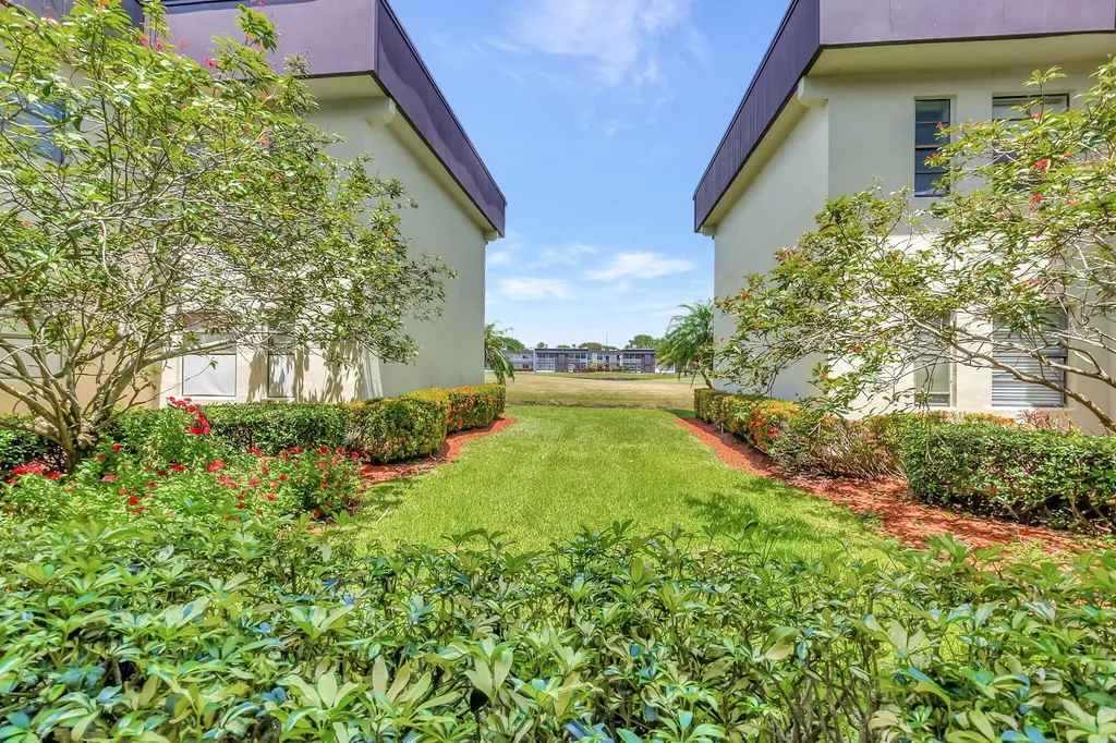 66 Capri B Delray Beach FL 33484