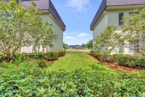 66 Capri B Delray Beach FL 33484