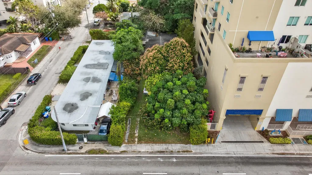 975 SW 37th Avenue Miami FL 33135