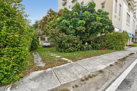 975 SW 37th Avenue Miami FL 33135