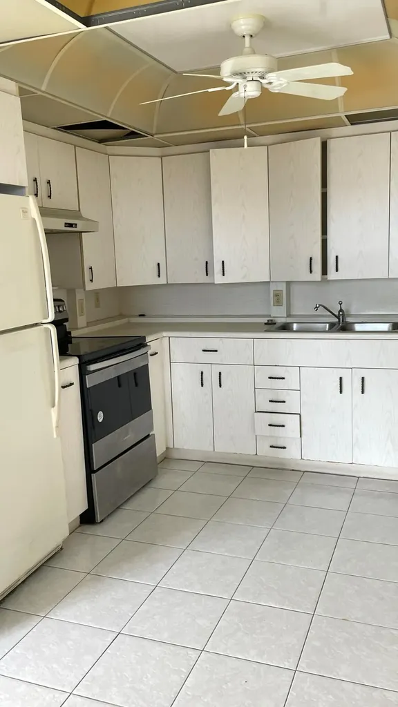 4022 Hythe B Boca Raton FL 33434