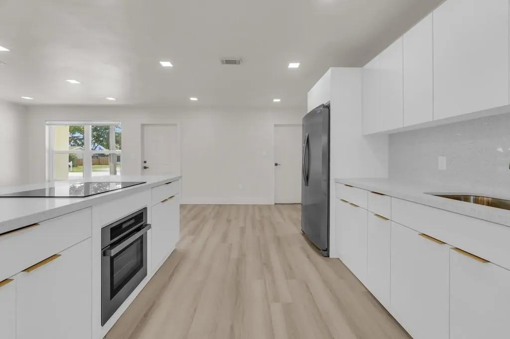 8431 NW 27th Place Sunrise FL 33322