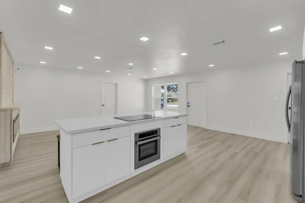 8431 NW 27th Place Sunrise FL 33322