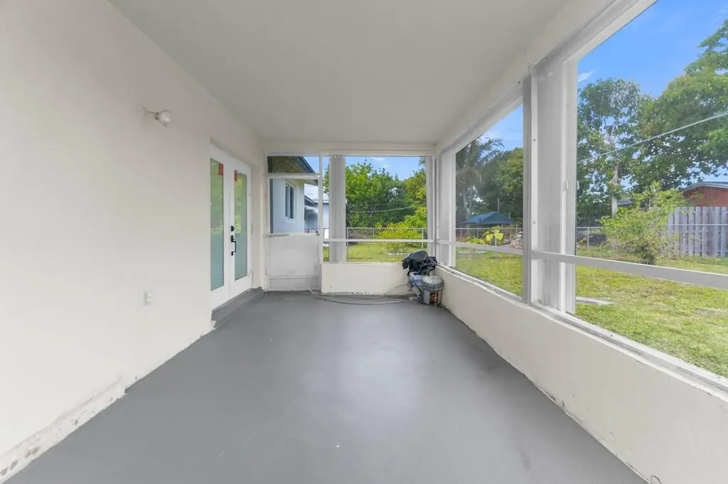 8431 NW 27th Place Sunrise FL 33322