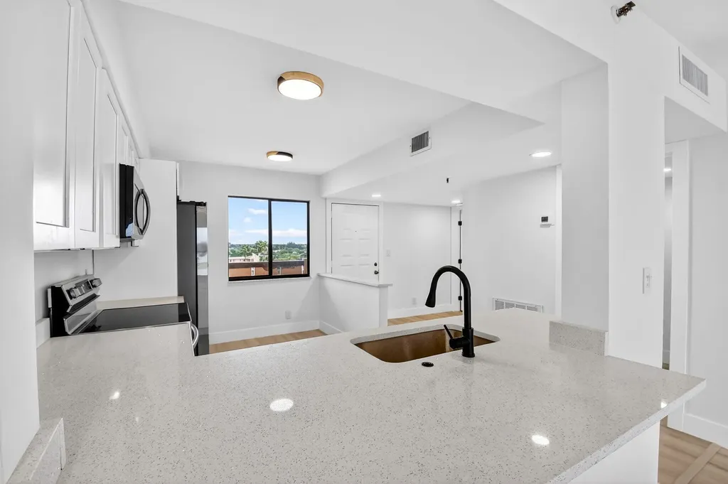 6866 Huntington Lane Delray Beach FL 33446