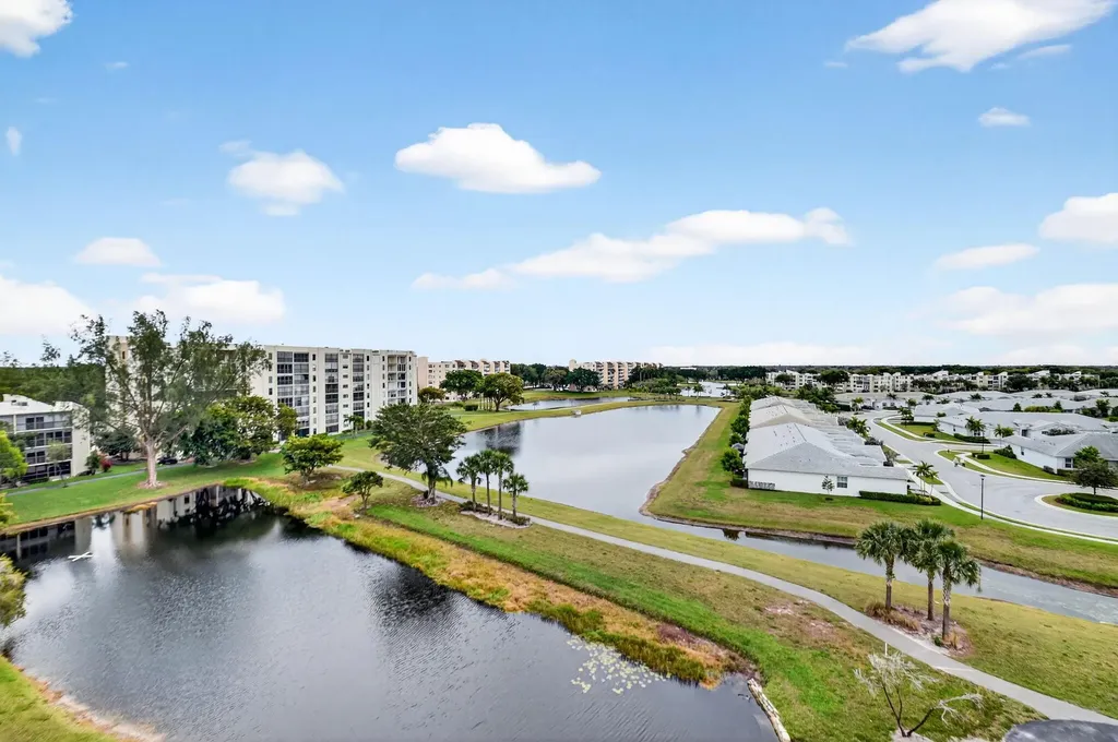 6866 Huntington Lane Delray Beach FL 33446