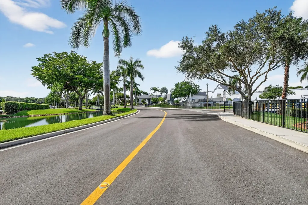 6866 Huntington Lane Delray Beach FL 33446