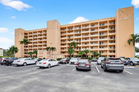 6866 Huntington Lane Delray Beach FL 33446
