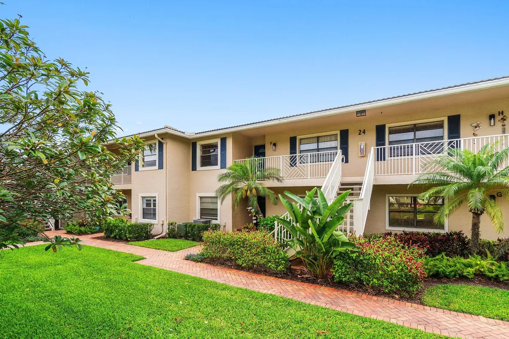 24 Stratford Drive E Boynton Beach FL 33436