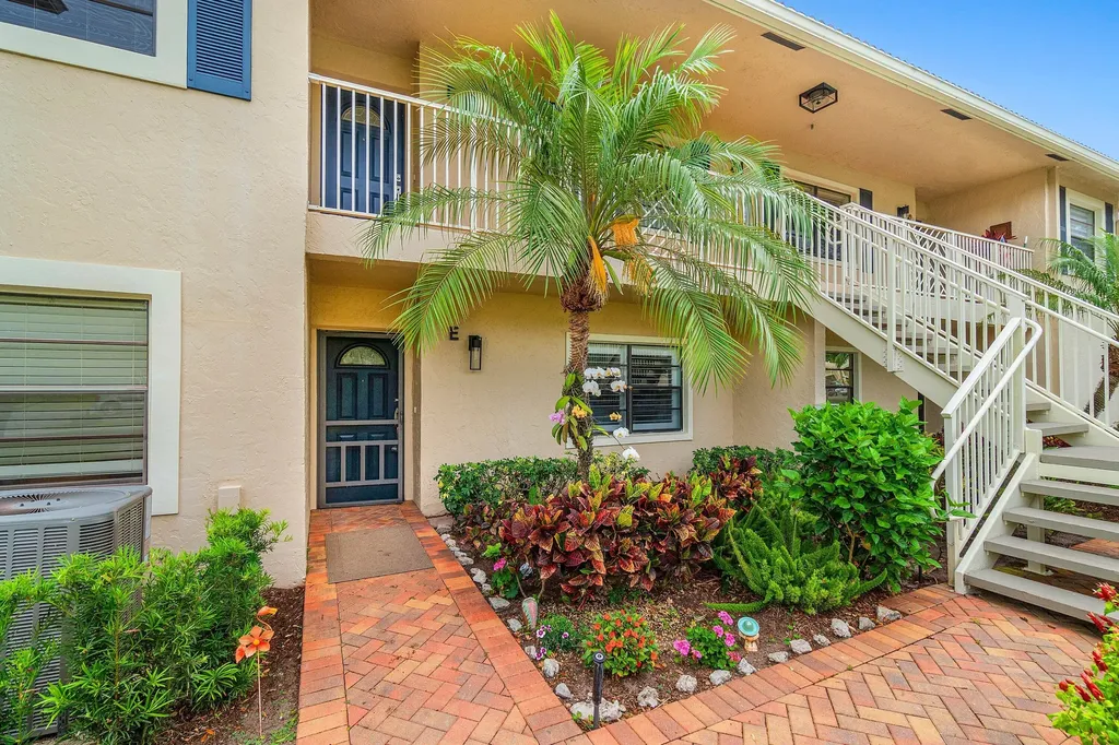 24 Stratford Drive E Boynton Beach FL 33436