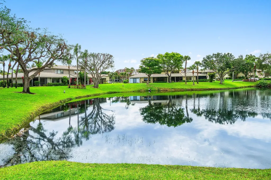 24 Stratford Drive E Boynton Beach FL 33436