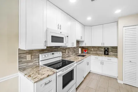 24 Stratford Drive E Boynton Beach FL 33436