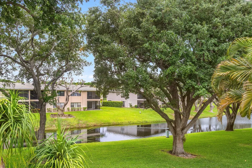 16 Stratford Drive E Boynton Beach FL 33436