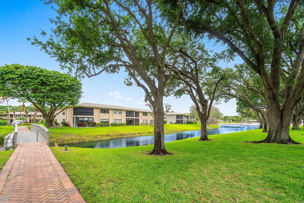 16 Stratford Drive E Boynton Beach FL 33436