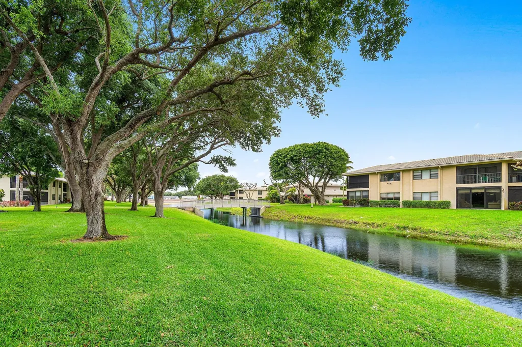 16 Stratford Drive E Boynton Beach FL 33436