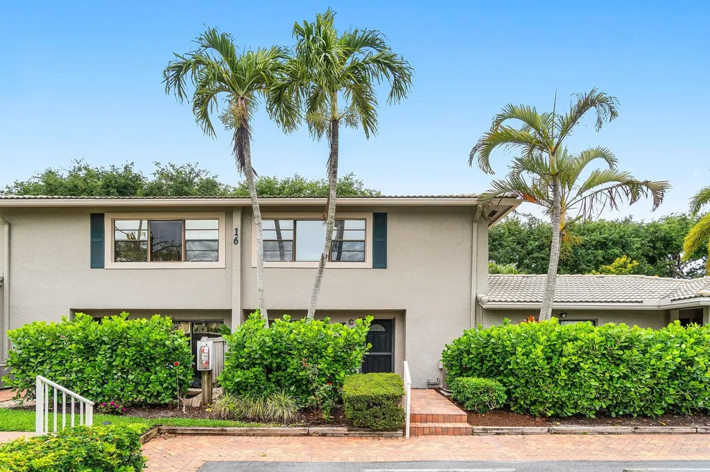 16 Stratford Drive E Boynton Beach FL 33436