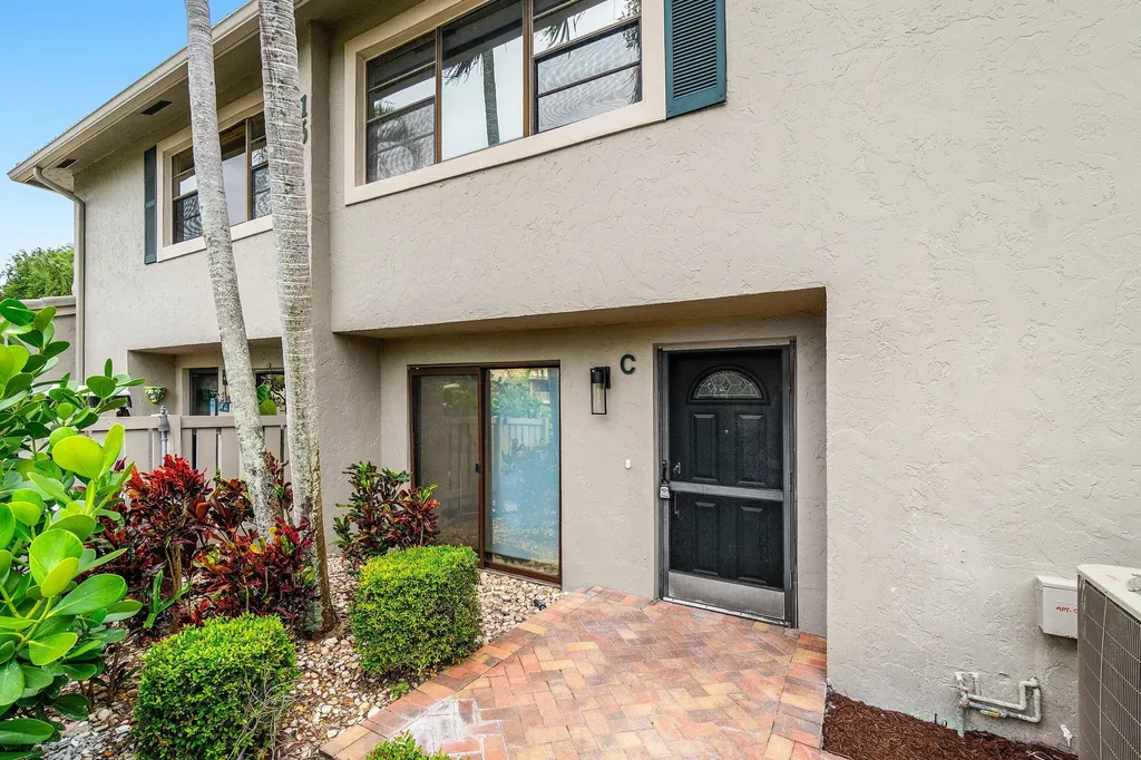 16 Stratford Drive E Boynton Beach FL 33436