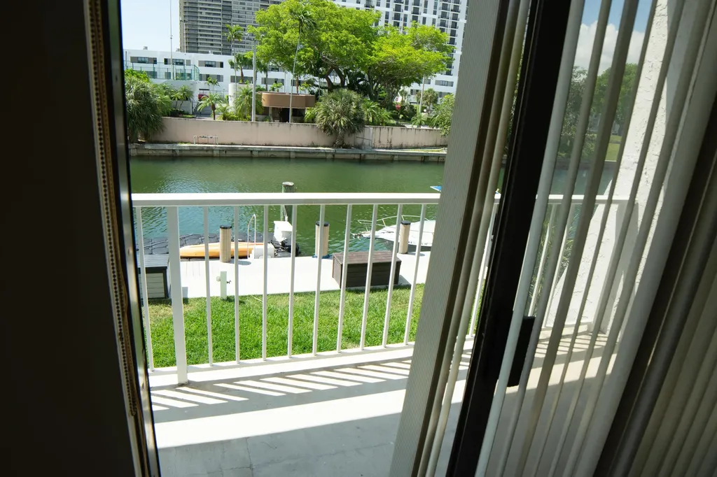 1650 NE 115th Street Miami FL 33181