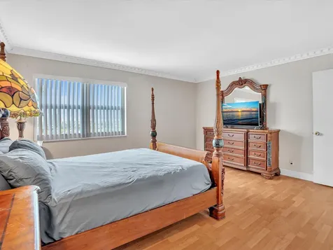 401 Golden Isle Drive Hallandale Beach FL 33009