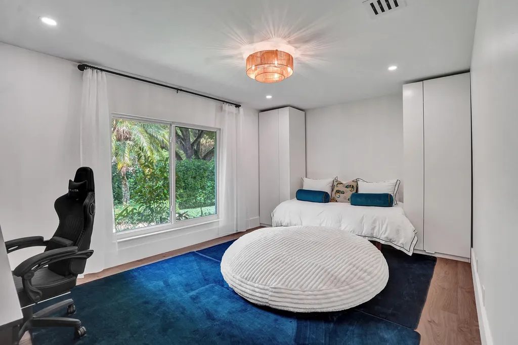 2804 Banyan Boulevard Circle NW Boca Raton FL 33431
