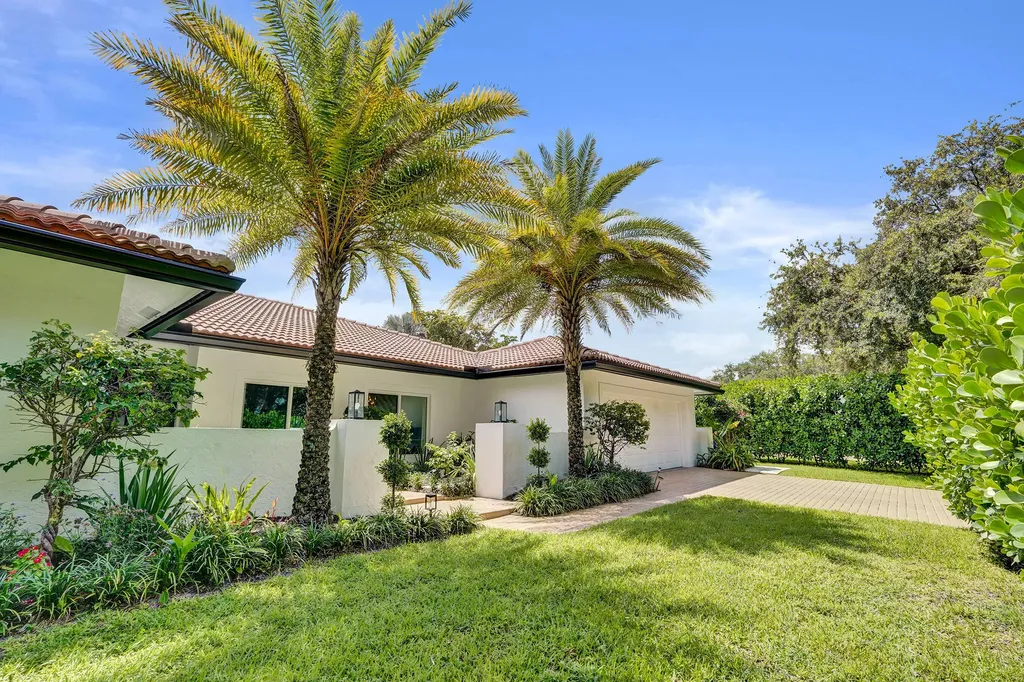 2804 Banyan Boulevard Circle NW Boca Raton FL 33431