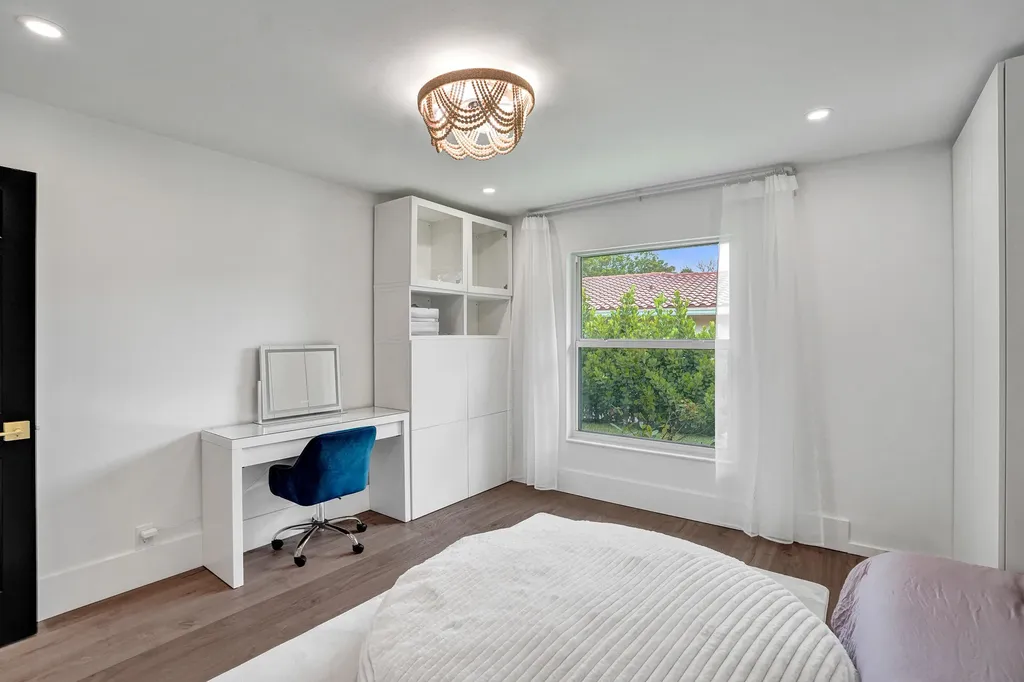 2804 Banyan Boulevard Circle NW Boca Raton FL 33431
