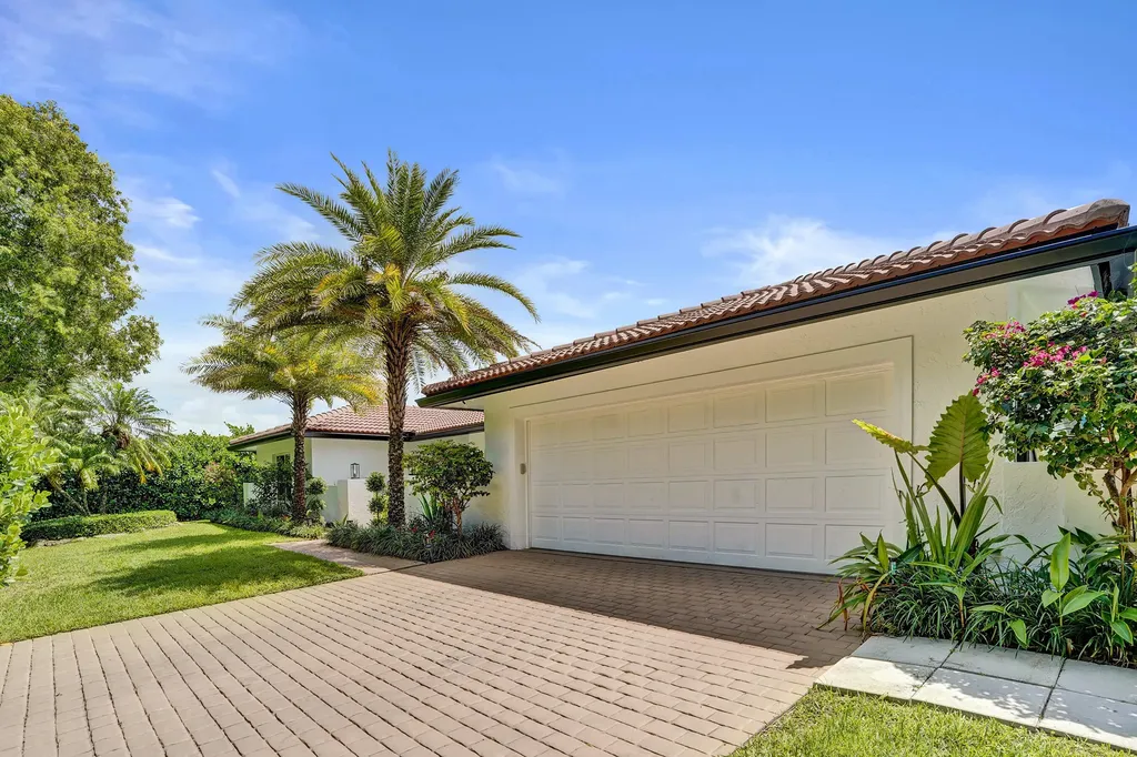 2804 Banyan Boulevard Circle NW Boca Raton FL 33431