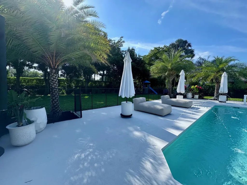 2804 Banyan Boulevard Circle NW Boca Raton FL 33431