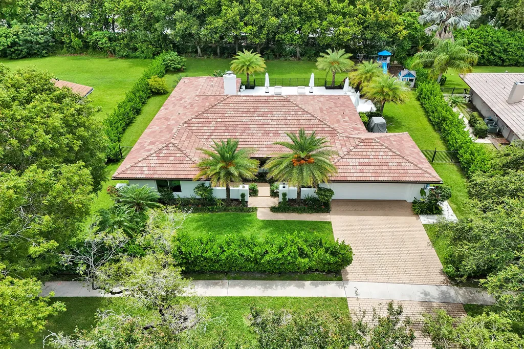 2804 Banyan Boulevard Circle NW Boca Raton FL 33431