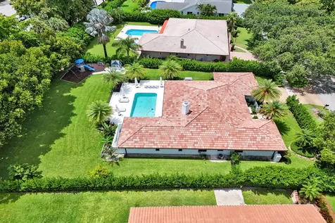 2804 Banyan Boulevard Circle NW Boca Raton FL 33431