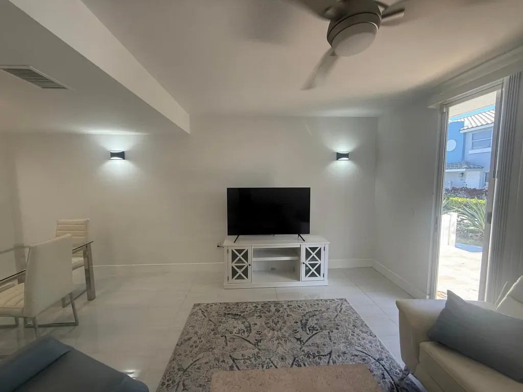 972 Jeffery Street Boca Raton FL 33487