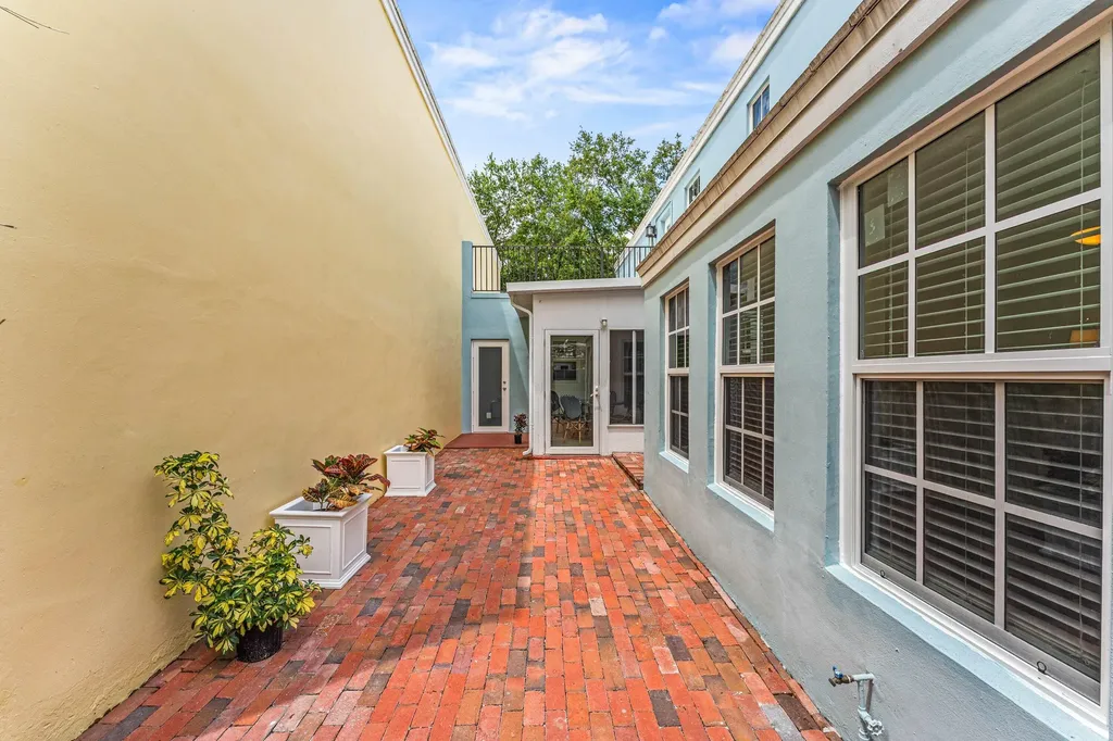5908 Catesby Street Boca Raton FL 33433