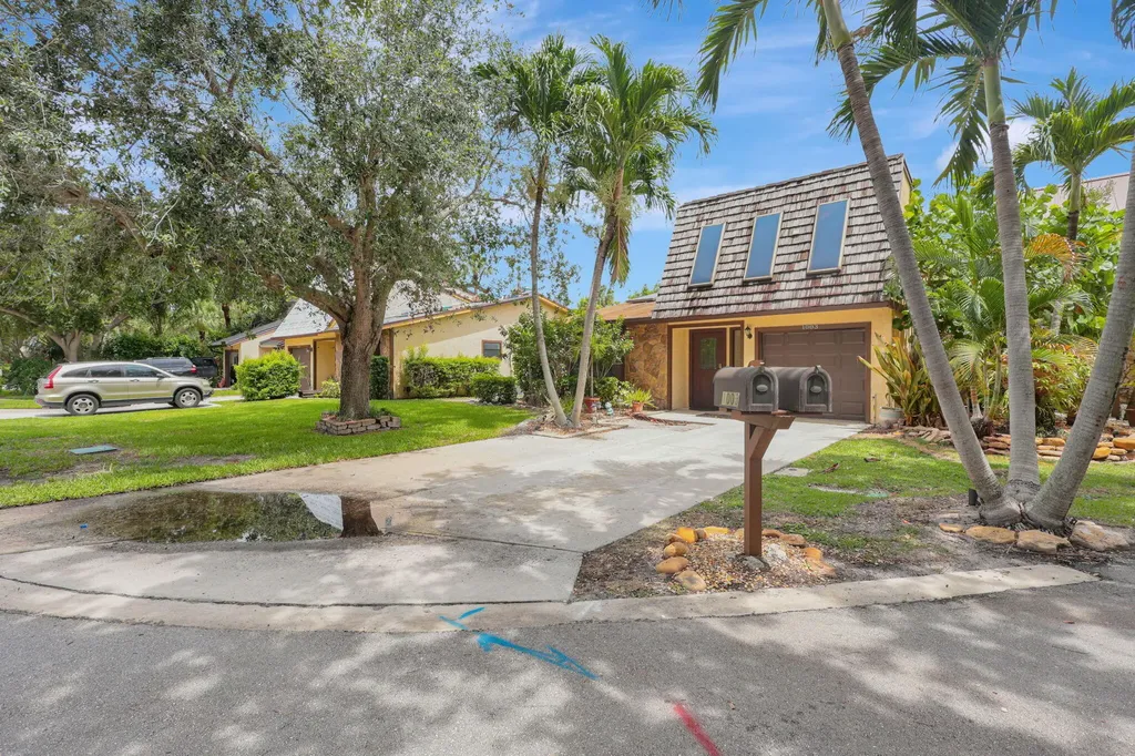 1003 Raintree Lane Palm Beach Gardens FL 33410